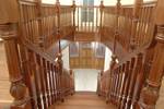 klasické celodrevené schody zadlabané, zábradlie drevené
