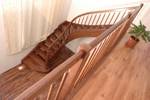 klasické drevené schody zadlabané, zábradlie drevené