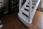 klasické drevené schody zadlabané, zábradlie nerezové