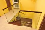 Moderne Treppen , Edelstahl Stahlträger, Glasgeländer